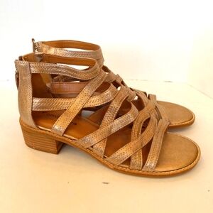 NWOB ! Comfortiva women's  Betha gold gladiator sandals